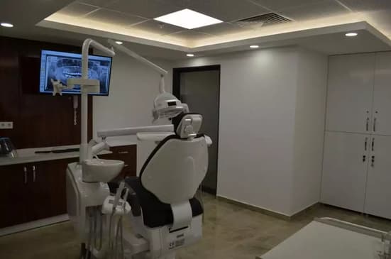 Slider image (7) EMG KLiNiK Oral and Dental Health Clinic